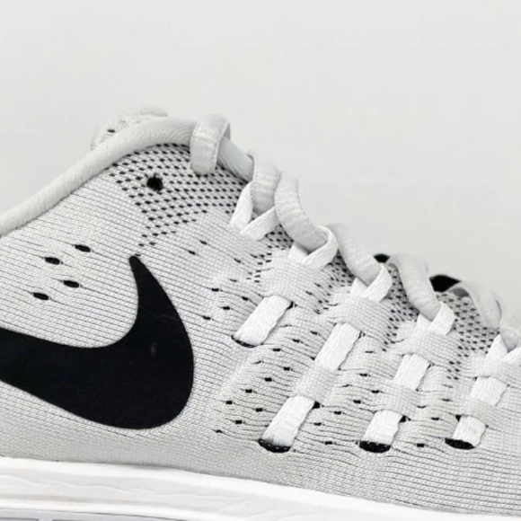 New Nike Women's Air Zoom Vomero 11 Wolf Grey/White/Black Sz 7.5 - Picture 2 of 8